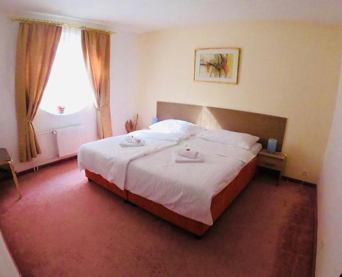 Interhotel America Písek Extérieur photo